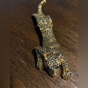 Vintage 80s Gold Tone Leopard Pin